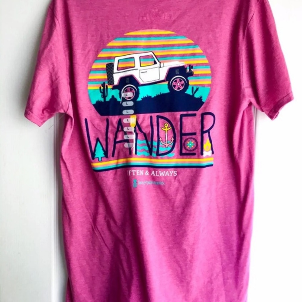 🔅NWT Love & Pineapples Tshirt